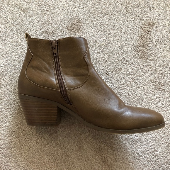 Spring Ankle Booties, Size 10 - Picture 2 of 5
